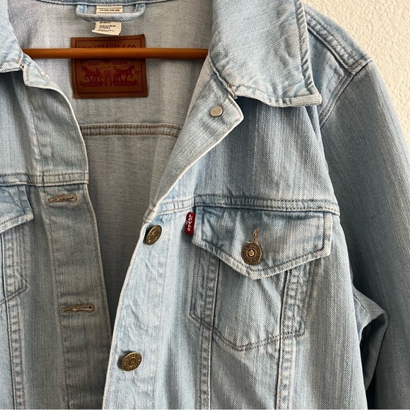 Levi’s light was denim jacket size 2X - Picture 2 of 6
